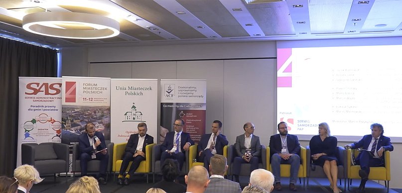 Debata: fundusze UE i środki z KPO szansą na dynamiczny rozwój małych miast