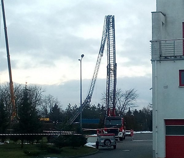 W Inowrocławiu nowa strażacka drabina złamała się podczas ćwiczeń-8236