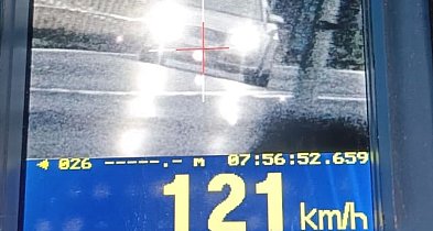 Słony mandat i 15 punktów za 121 km/h przez Suchatówkę-13572