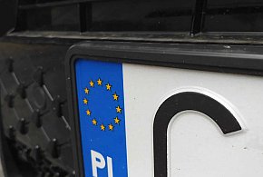 Rejestracja auta przez internet i koniec z przynoszeniem tablic. Rząd przyjął...-14835