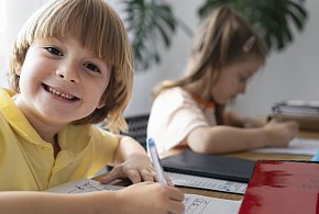 ZUS przypomina o ważnym terminie. Chodzi o kasę na dziecko-15077