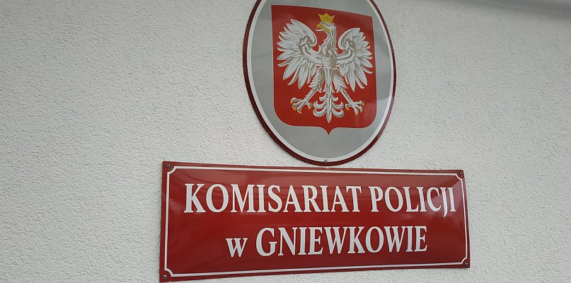 Kompletnie pijany przyjechał autem spotkać się z dzieckiem - 15084