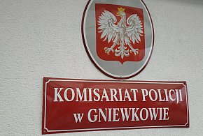 Kompletnie pijany przyjechał autem spotkać się z dzieckiem-15084