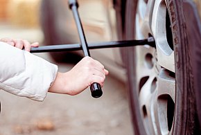 Z pozoru drobiazg, a może skończyć się tragedią. Urząd ostrzega kierowców-15721