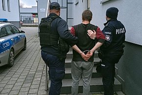 Alkohol, sądowy zakaz i nielegalny pobyt – policjanci  zatrzymali cudzoziemca-15782