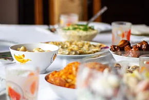 Polacy znów sięgną głębiej do kieszeni. Tyle wydają na świąteczne jedzenie-15956