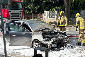 Auto stanęło w płomieniach na DK15. Utrudnienia w Gniewkowie [ZDJĘCIA]