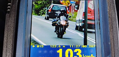 Motocyklistka zbytnio się rozpędziła w Suchatówce-15339