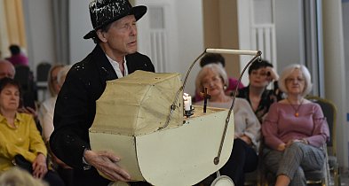 Niezwykły spektakl dla uczestników Uniwersytetu Trzeciego Wieku [ZDJĘCIA]