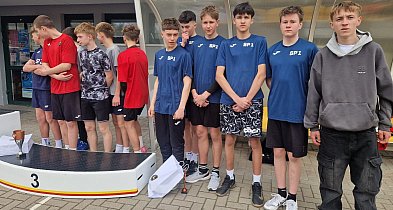 Medalowe przełajowe biegi uczniów gniewkowskiej „Jedynki”