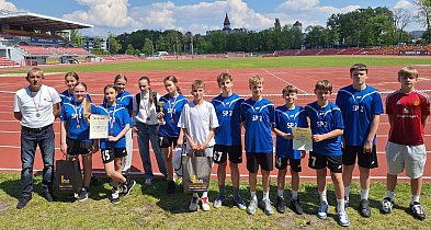 Uczniowie SP drużynowymi mistrzami powiatu w lekkoatletyce