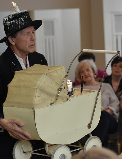 Niezwykły spektakl dla uczestników Uniwersytetu Trzeciego Wieku [ZDJĘCIA]