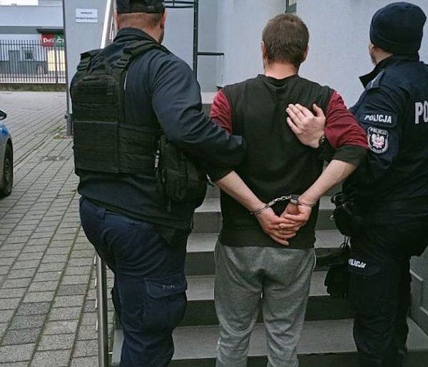 Alkohol, sądowy zakaz i nielegalny pobyt – policjanci  zatrzymali cudzoziemca-15782