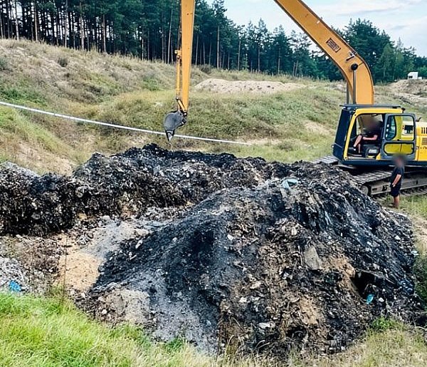 Uderzenie CBŚP w „mafię śmieciową”. Zatrzymany m.in. były burmistrz Pakości