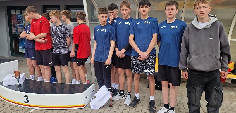 Medalowe przełajowe biegi uczniów gniewkowskiej „Jedynki”