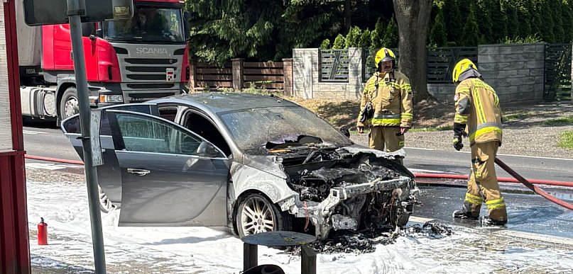 Auto stanęło w płomieniach na DK15. Utrudnienia w Gniewkowie [ZDJĘCIA]