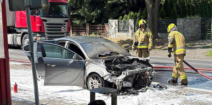 Auto stanęło w płomieniach na DK15. Utrudnienia w Gniewkowie [ZDJĘCIA]