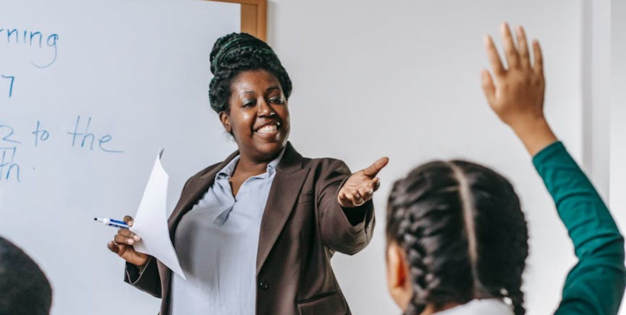 Jak zmienia się rola nauczyciela w świecie cyfrowej edukacji