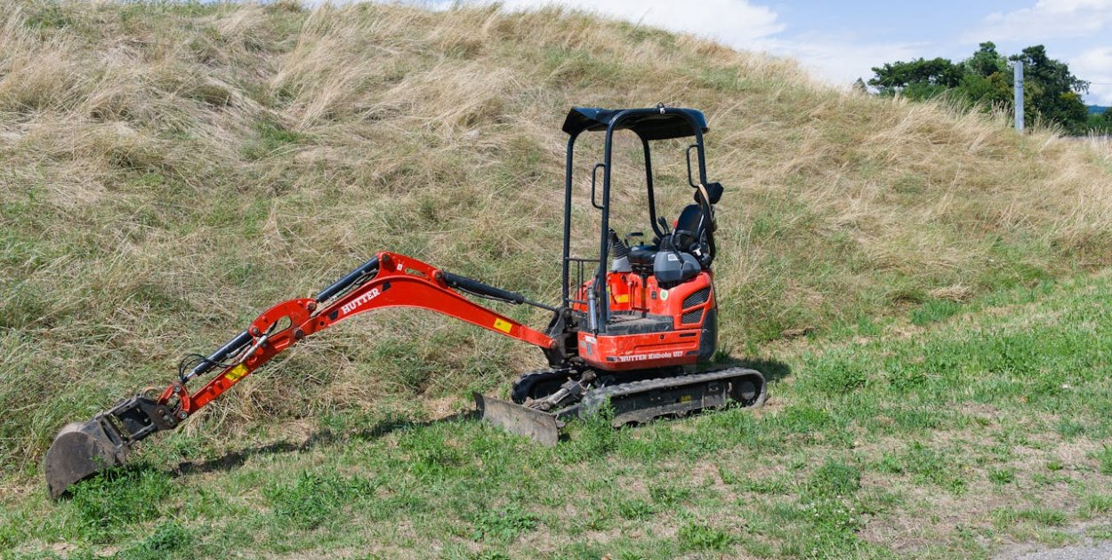 Jaką minikoparkę do 2 ton wybrać?